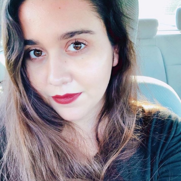 Meet your Posher, Danielle - Picture 3 of 3